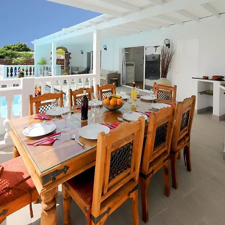 Graceful Puerto Del Carmen 5 Bedrooms Vega Del Carmen Distant Sea Views *