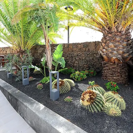 Graceful Puerto Del Carmen 5 Bedrooms Vega Del Carmen Distant Sea Views * Puerto del Carmen (Lanzarote)