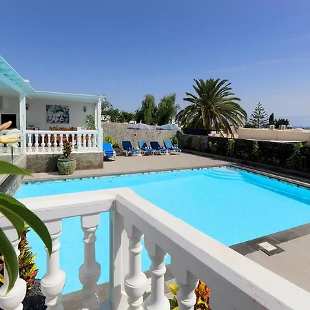 Villa Graceful Puerto Del Carmen 5 Bedrooms Vega Del Carmen Distant Sea Views Puerto del Carmen (Lanzarote)