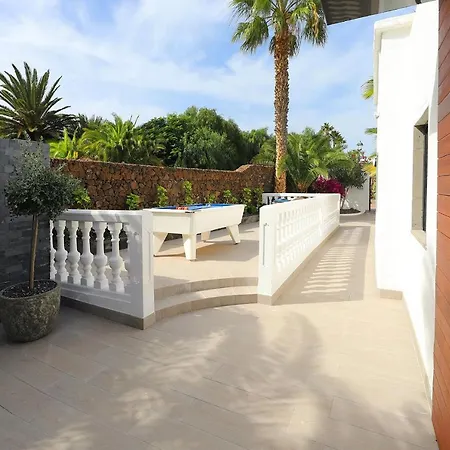 Graceful Puerto Del Carmen 5 Bedrooms Vega Del Carmen Distant Sea Views Villa