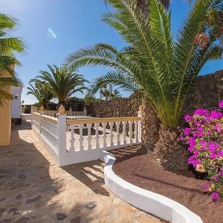 Graceful Puerto Del Carmen 5 Bedrooms Vega Del Carmen Distant Sea Views
