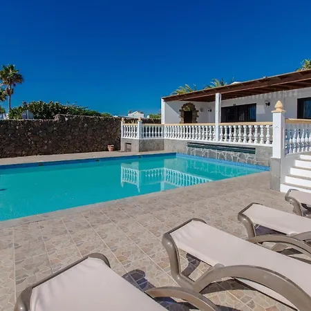 Graceful Puerto Del Carmen 5 Bedrooms Vega Del Carmen Distant Sea Views Villa