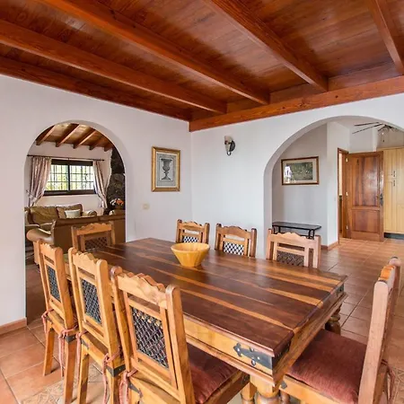 Graceful Puerto Del Carmen 5 Bedrooms Vega Del Carmen Distant Sea Views