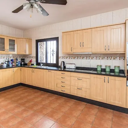 Graceful Puerto Del Carmen 5 Bedrooms Vega Del Carmen Distant Sea Views Villa *