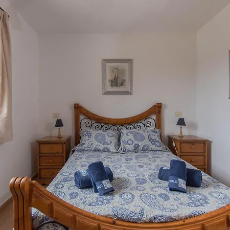 Villa Graceful Puerto Del Carmen 5 Bedrooms Vega Del Carmen Distant Sea Views *