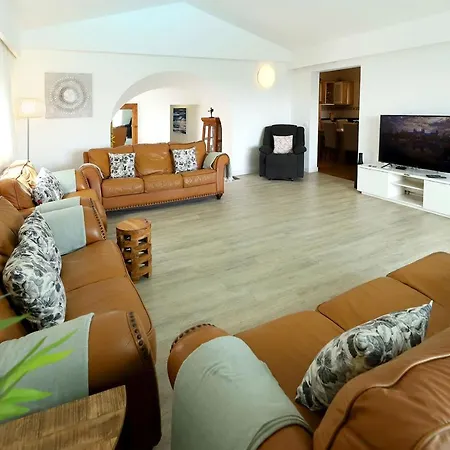 Graceful Puerto Del Carmen 5 Bedrooms Vega Del Carmen Distant Sea Views * Puerto del Carmen (Lanzarote)