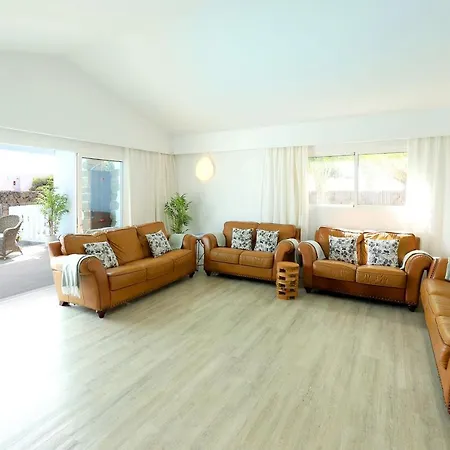 Graceful Puerto Del Carmen 5 Bedrooms Vega Del Carmen Distant Sea Views Puerto del Carmen (Lanzarote)