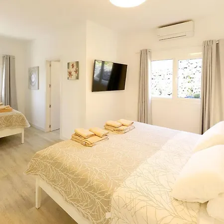 Graceful Puerto Del Carmen 5 Bedrooms Vega Del Carmen Distant Sea Views Puerto del Carmen (Lanzarote)