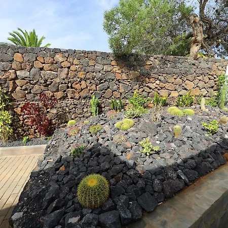 Graceful Puerto Del Carmen 5 Bedrooms Vega Del Carmen Distant Sea Views Villa