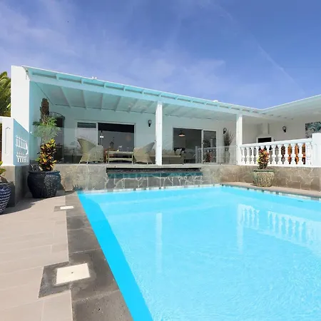 Graceful 5 Bedrooms Vega Del Carmen