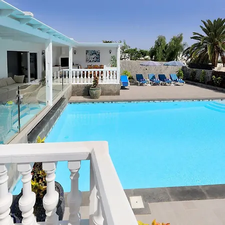 Graceful 5 Bedrooms Vega Del Carmen Вілла *