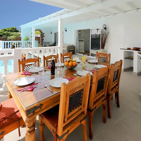 Graceful 5 Bedrooms Vega Del Carmen